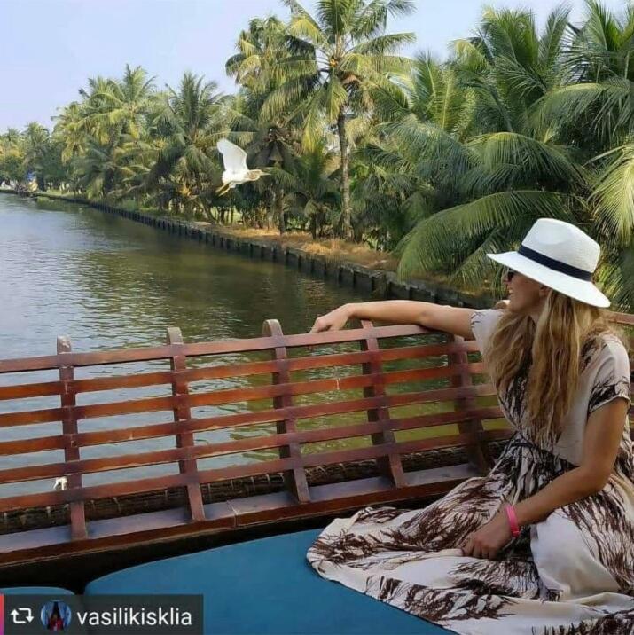 Why Not Houseboat Hotel Alappuzha Luaran gambar