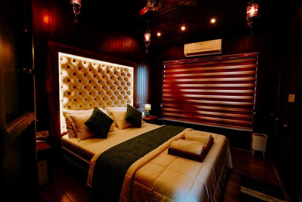 Why Not Houseboat Hotel Alappuzha Luaran gambar