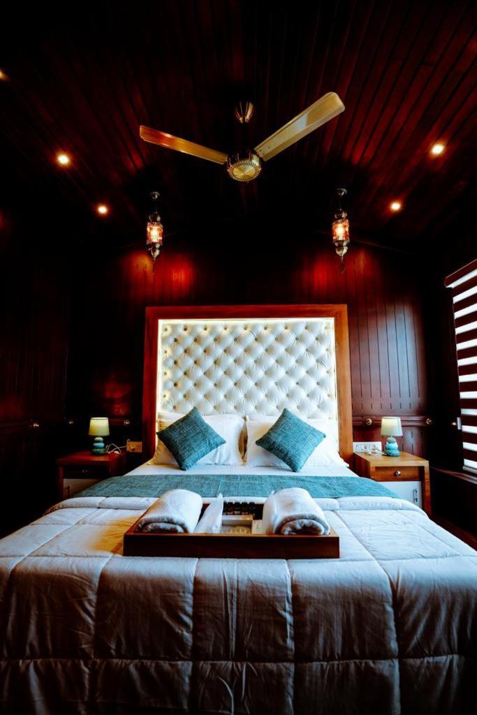 Why Not Houseboat Hotel Alappuzha Luaran gambar