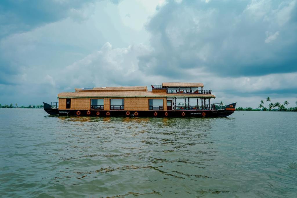 Why Not Houseboat Hotel Alappuzha Luaran gambar