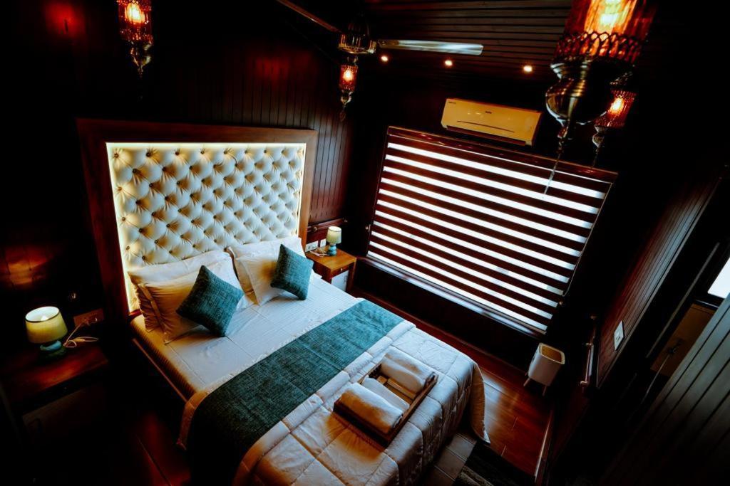 Why Not Houseboat Hotel Alappuzha Luaran gambar