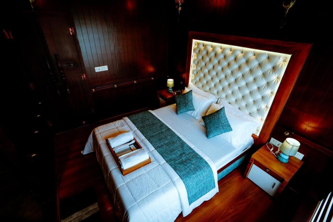 Why Not Houseboat Hotel Alappuzha Luaran gambar