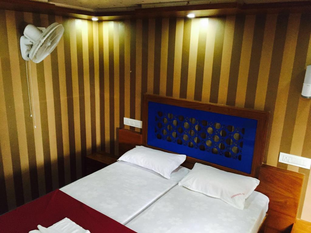 Why Not Houseboat Hotel Alappuzha Luaran gambar